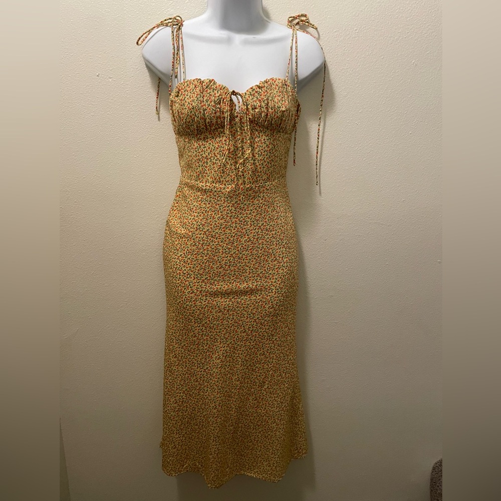 Yellow flower dressed.